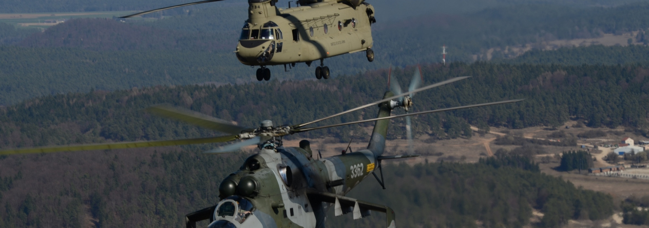 _formace_vrtulniku_mi-24v_a_ch-47f_chinook.jpg