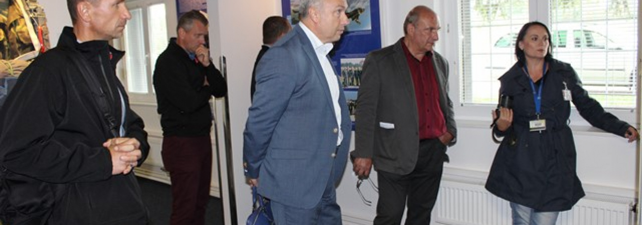 hoste_si_mohli_na_zakladne_prohlednout_stalou_expozici_nameufffdufffdt.jpg