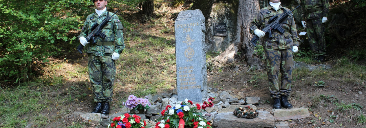 vence_u_pomniku.jpg