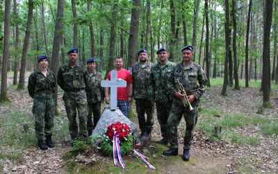 u_pamatniku.jpg
