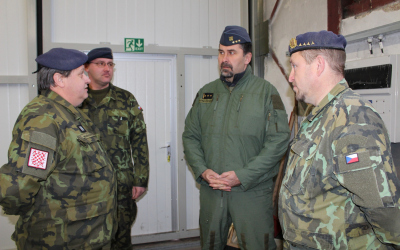 veleni_226.letky_s_velitelem.jpg