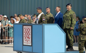 Od prvních kroků v uniformě k vojenské přísaze. Výcvik v Náměšti dokončilo 113 středoškoláků