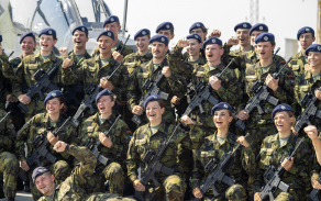 Od prvních kroků v uniformě k vojenské přísaze. Výcvik v Náměšti dokončilo 113 středoškoláků
