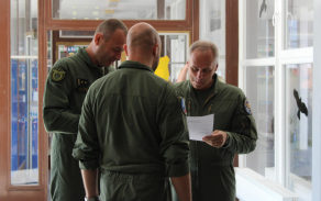 1._general_hromek_se_seznamuje_s_prubehem_cviceni_ample_strike_2018.jpg