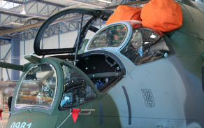 V kabině vrtulníku Mi-24/35