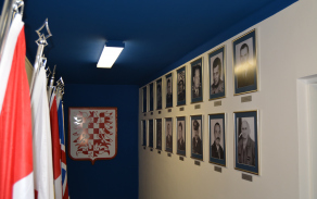 Každý z velitelů má ve stálé expozici svoji fotografii