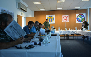 Tiskové konferenci předcházelo setkání se zastupiteli obcí v okolí 22. základny vrtulníkového letectva