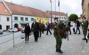 poležení věnců obětem 2. světové války u staré radnice
