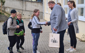starosta Moravských Budějovic předal oceněným dětem dárky