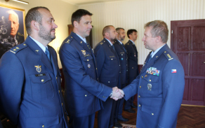 Gratulace od velitele základny