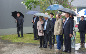 Hosté na slavnostním otevření Stálé expozice letiště, kterému bohužel nepřálo počasí