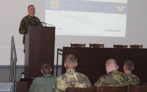 3	Konferenci zahájil řídící cvičení, plukovník Zdeněk Bauer
