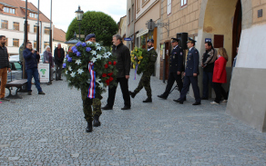 Pokládání věnců v Náměšti nad Oslavou