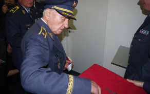 Slavnostní přestřižení pásky provedli brigádní generálové Libor Štefáník a Emil Boček 