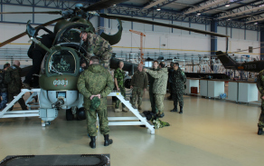 Prohlídka bitevního vrtulníku Mi-24