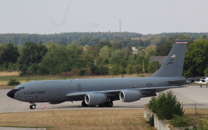 Tanker KC-135 americké provenience bude pro potřeby Ample Striku působit z letiště v Pardubicích
