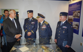PhDr Jaroslav Láník, CSc. doplnil prohlídku prostor Stálé expozice poutavým výkladem