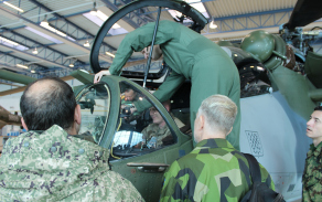 V kabině vrtulníku Mi-24 