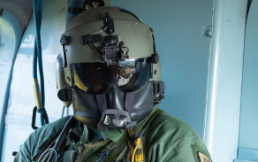 Palubní střelec ve vrtulníku Mi-171