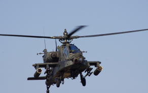 Americký AH-64 se podílel na letecké podpoře