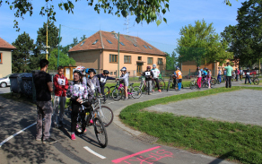 všichni na start