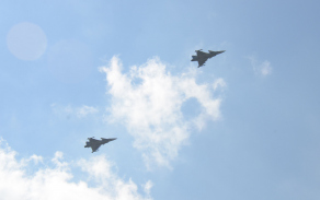 průlet gripenů