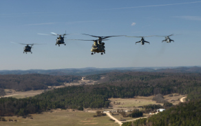 skupina vrtulníku Mi-24, Mi-171ŠM vedena CH-47F Chinook