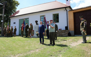 přítomen byl také zástupce Klubu výsadkových veteránů z Brna Jaroslav Foršt