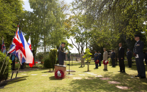 vzpomínkový ceremoniál na letecké základně RAF v Honingtonu
