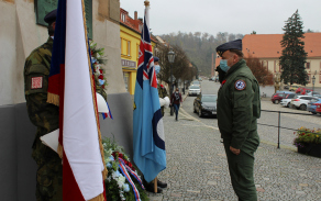 Uctění památky válečných veteránů před radnicí v Náměšti nad Oslavou