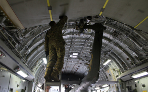 Nakládání do C-17