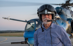 Prezident Petr Pavel po svezení ve vrtulníku Mi-24/35