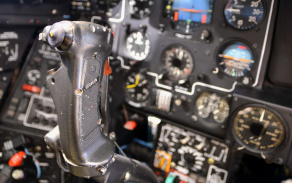 Páka cyklického řízení vrtulníku Mi-24/35, npor. Tomáš Chlebeček
