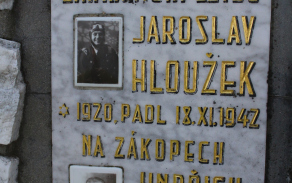 detail pamětní desky