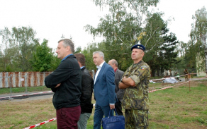 Podnikatelé sledují s NŠ základny dynamickou ukázku
