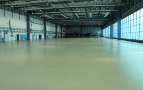 prazdny_hangar.jpg