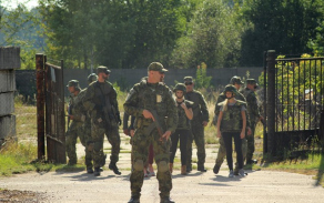 prislusnici_roty_ochrany_maji_za_ukol_zmapovat_cely_teren.jpg