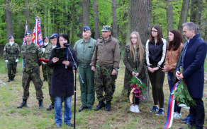 na úvod nástupu byl přečten rozkaz ministra obrany ke Dni vítězství