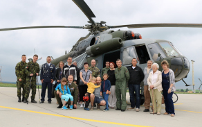 setkání s posádkou vrtulníku Mi-171 na stojánce