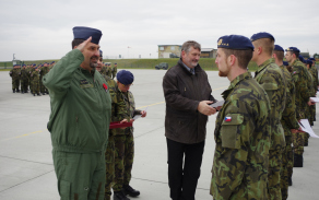 v rámci nástupu byly uděleny medaile Za službu v Ozbrojených silách ČR