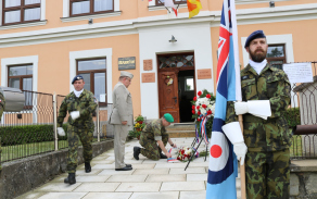 plukovník Stehlík a plukovník Svoboda rovněž přišli zavzpomínat na hrdinství do Martínkova