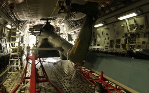 Uchycení vrtulníku Mi-171Š v C-17