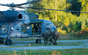 Vyzvednutí pozemní jednotky vrtulníkem Mi-171
