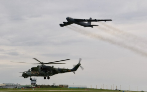 Spojené státy americké prozatím uvažují o možném zapojení strategických bombardérů B-52
