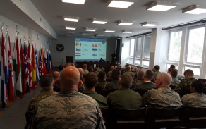 Pozvání na konferenci přijali také zástupci 16 aliančních a partnerských zemí