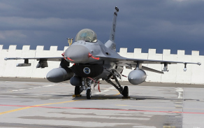 Americký stíhací letoun F-16 Fighting Falcon